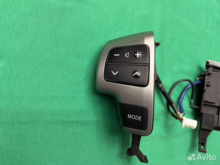 Кнопки мультируля Toyota Land Cruiser 200