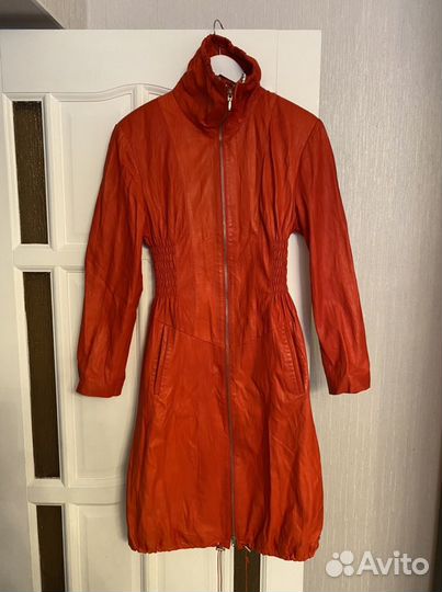 Плащ красный