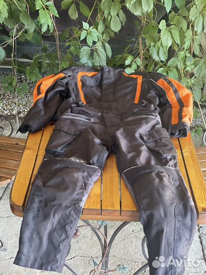 Мотокостюм с встроенной защитой