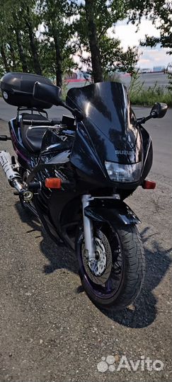 Suzuki RF 900