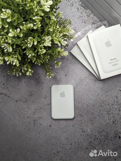 Apple MagSafe Battery Pack 5000mAh для iPhone