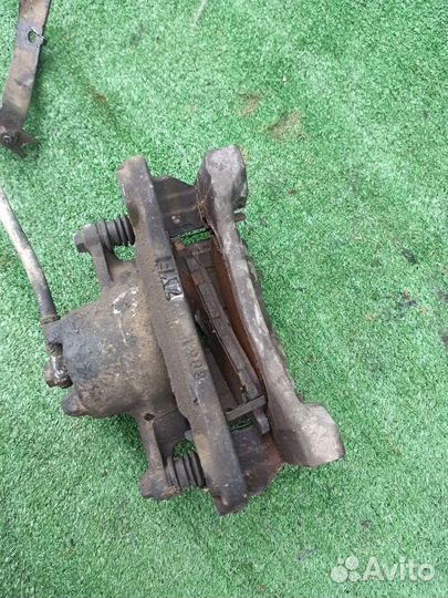 Суппорт Mitsubishi Grandis