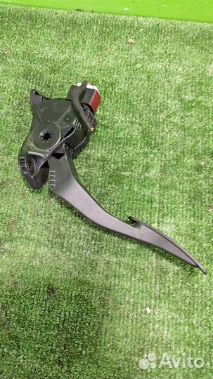 Педаль газа электронная Opel Astra J 2010