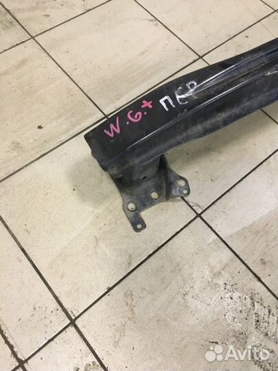 Усилитель бампера передний Volkswagen Golf Plus 5