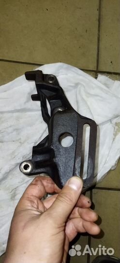 Кронштейн компрессора кондиционера Паджеро 3