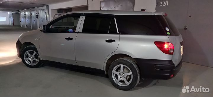 Стекло на крышку багажника Nissan AD