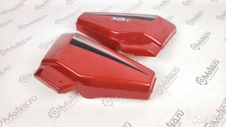Облицовка боковая (крышка бардачка) Alpha красная