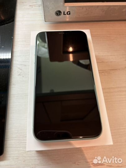 iPhone 11, 256 ГБ