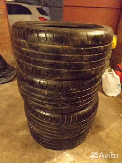 Atturo AZ600 245/40 R18