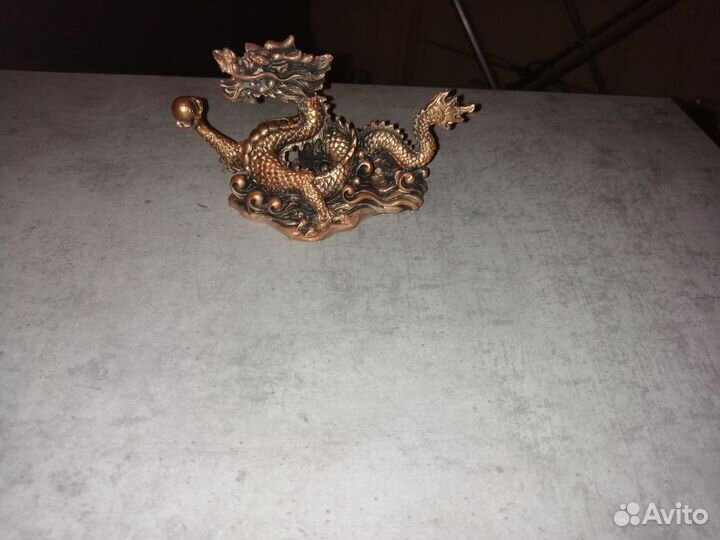 Фигурка дракон