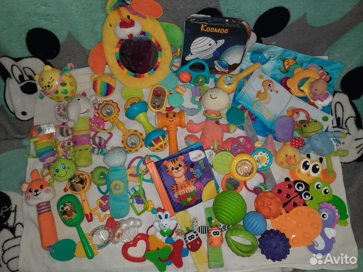 Игрушки и погремушки для малышей