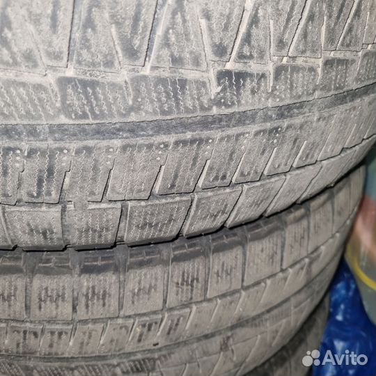 Bridgestone Blizzak Revo GZ 215/55 R17