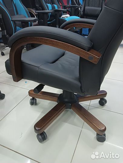 Кресло для руководителя Т9928 кожа