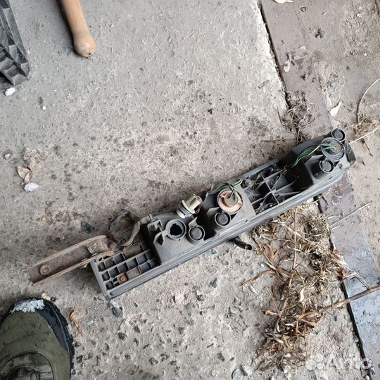 Фонарь задний Nissan Cube Z11 2004 правый (б/у)