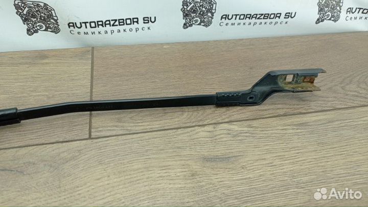 Поводок стеклоочистителя передний правый Peugeot