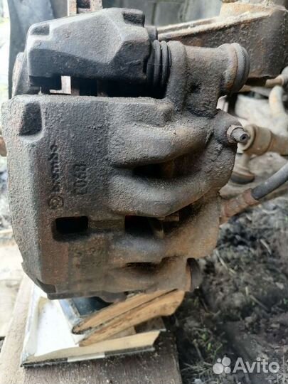 Суппорт передний левый, передний правый Peugeot Bo