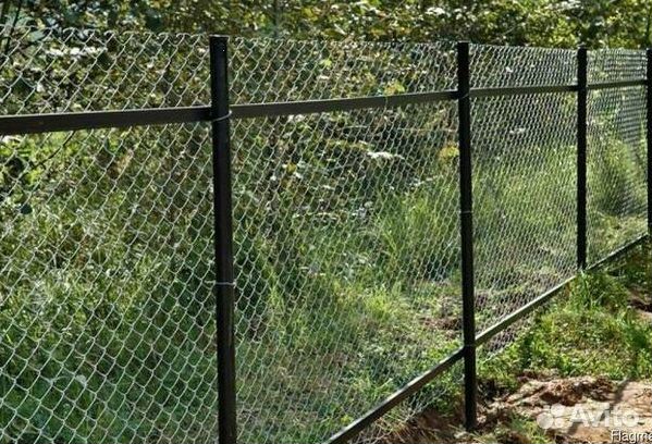 Забор из сетки-рабицы