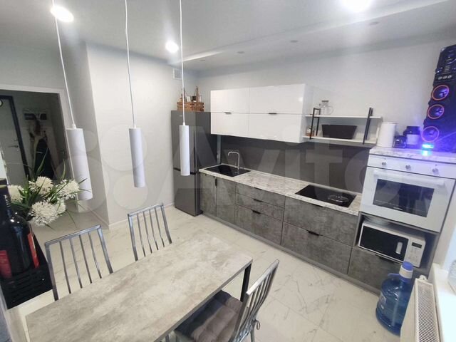 2-к. квартира, 52 м², 2/10 эт.
