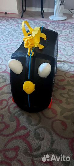 Детский чемодан на колесиках trunki