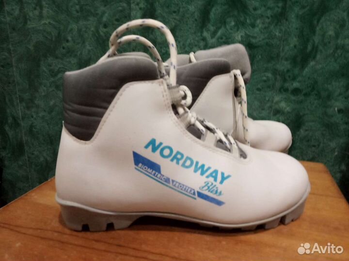 Лыжные ботинки