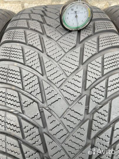 Bridgestone Blizzak LM-001 235/55 R18