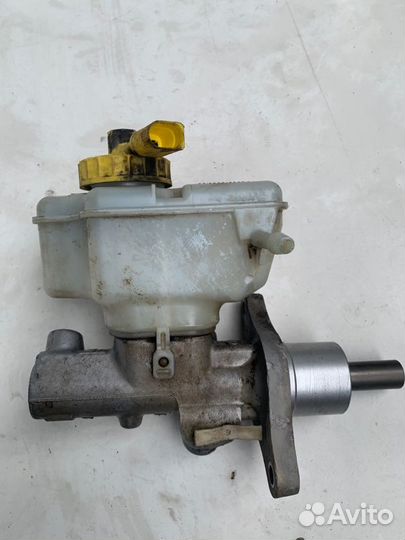 Главный тормозной цилиндр Volkswagen Caddy III BST