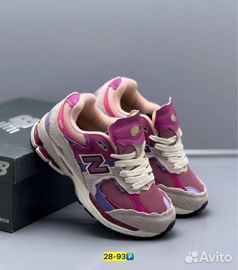 Кроссовки женские New Balance 2002r