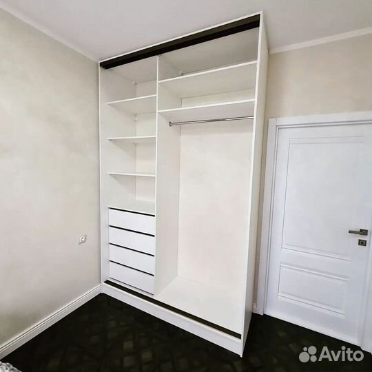 Шкаф с зеркалом