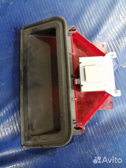 Стоп сигнал Nissan Tiida