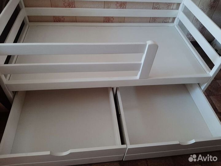 Детская кровать из массива дерева