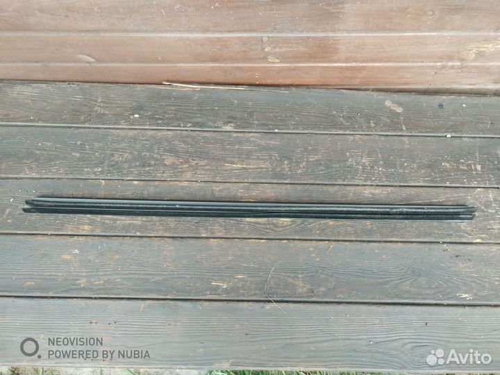 Молдинг стекла передний правый Шкода Суперб 08-15