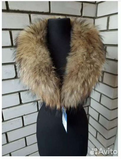 Воротник из натурального меха енота