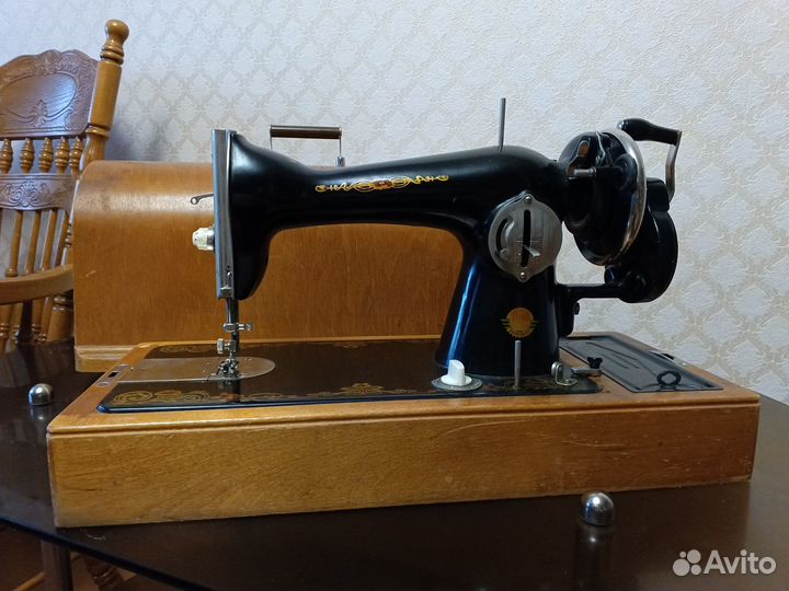 Швейная машина 