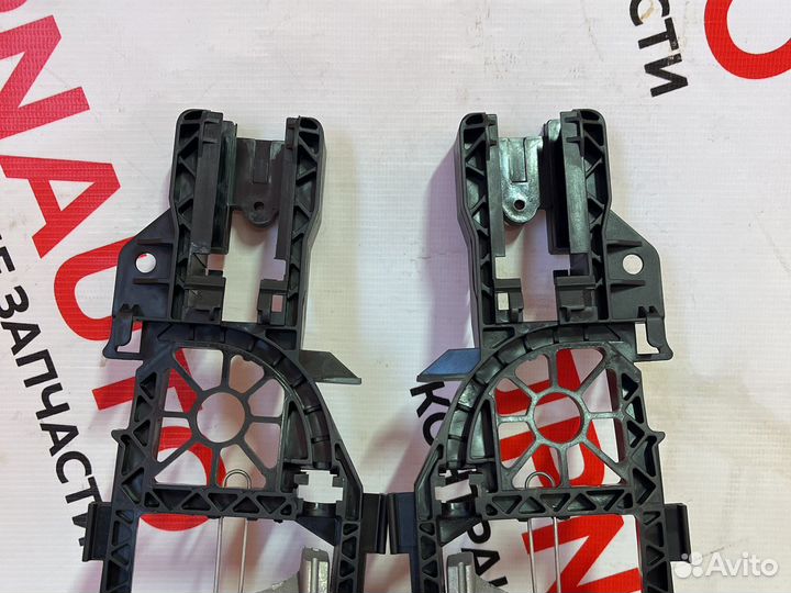 Кронштейн ручки передней двери VW Passat B6 B7