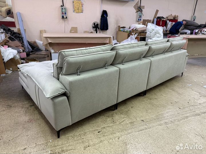 Современный диван угловой с пуфом