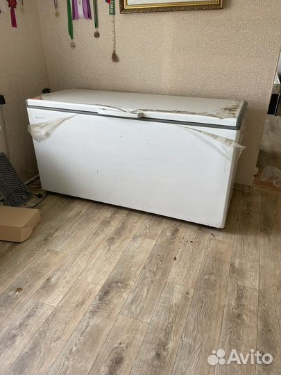 Морозильный ларь с глухой крышкой