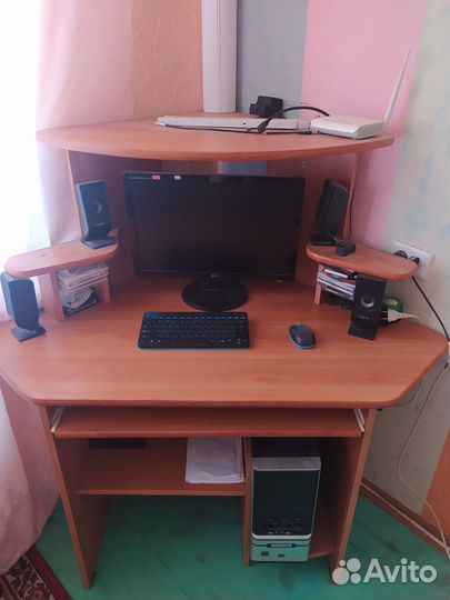 Продаётся компьютерный стол