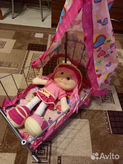 Кровать с куклой