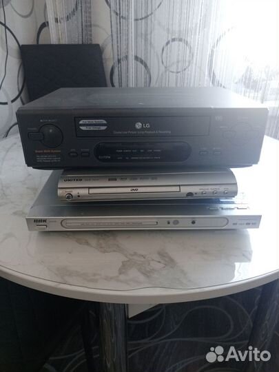 Видеомагнитофон lg +DVD+BBK
