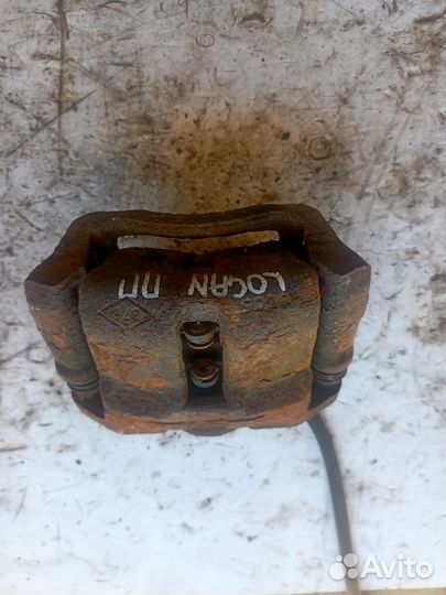 Суппорт передний правый Renault Logan 1