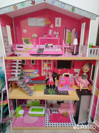Кукольный домик с куклами