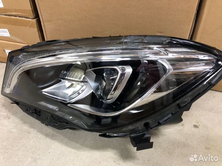 Фара Mercedes-Benz Cla W117