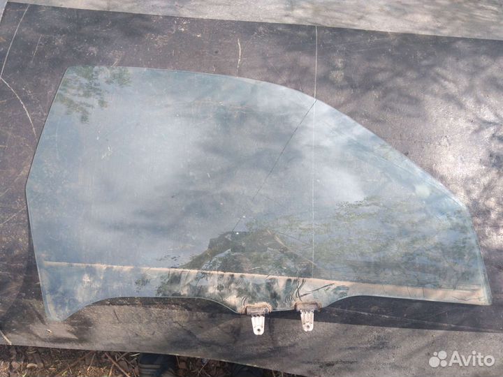 Гранд Витара 3х дверная стекло боковое