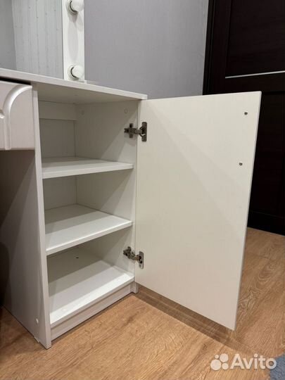 Туалетный столик с зеркалом и подсветкой бу