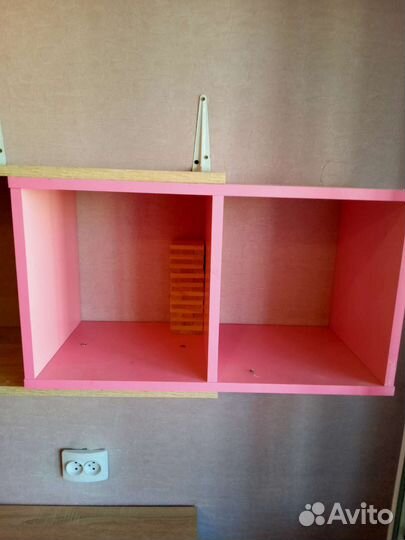 Рабочий стол и полка