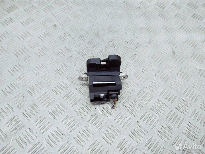 Замок крышки багажника Volkswagen Golf 5 2008