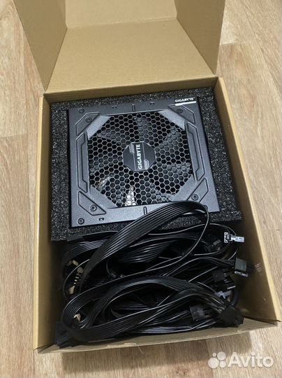 Блок питания для пк 1000w Gigabyte