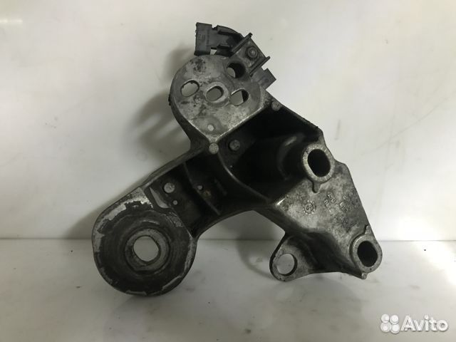 Кронштейн двигателя Audi A6 C5 правый 4b0199352d