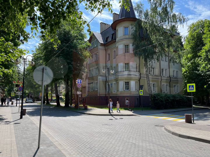 Первая линия на пешеходном трафик