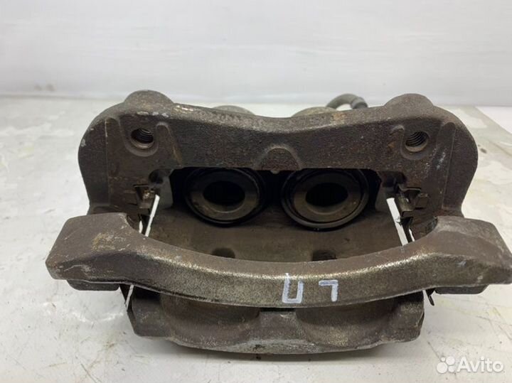 Суппорт передний левый Infiniti Qx56 5.6 2007